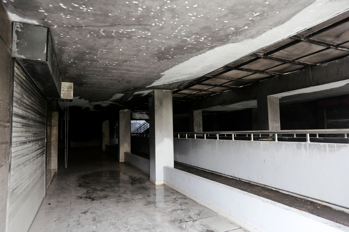 Hàng trăm xe cháy rụi trong hầm chung cư 13 người chết ở Sài Gòn